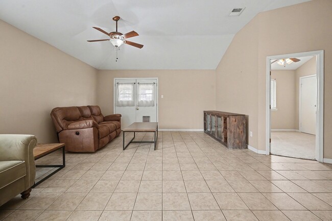 Building Photo - 454 Lost Rock Dr