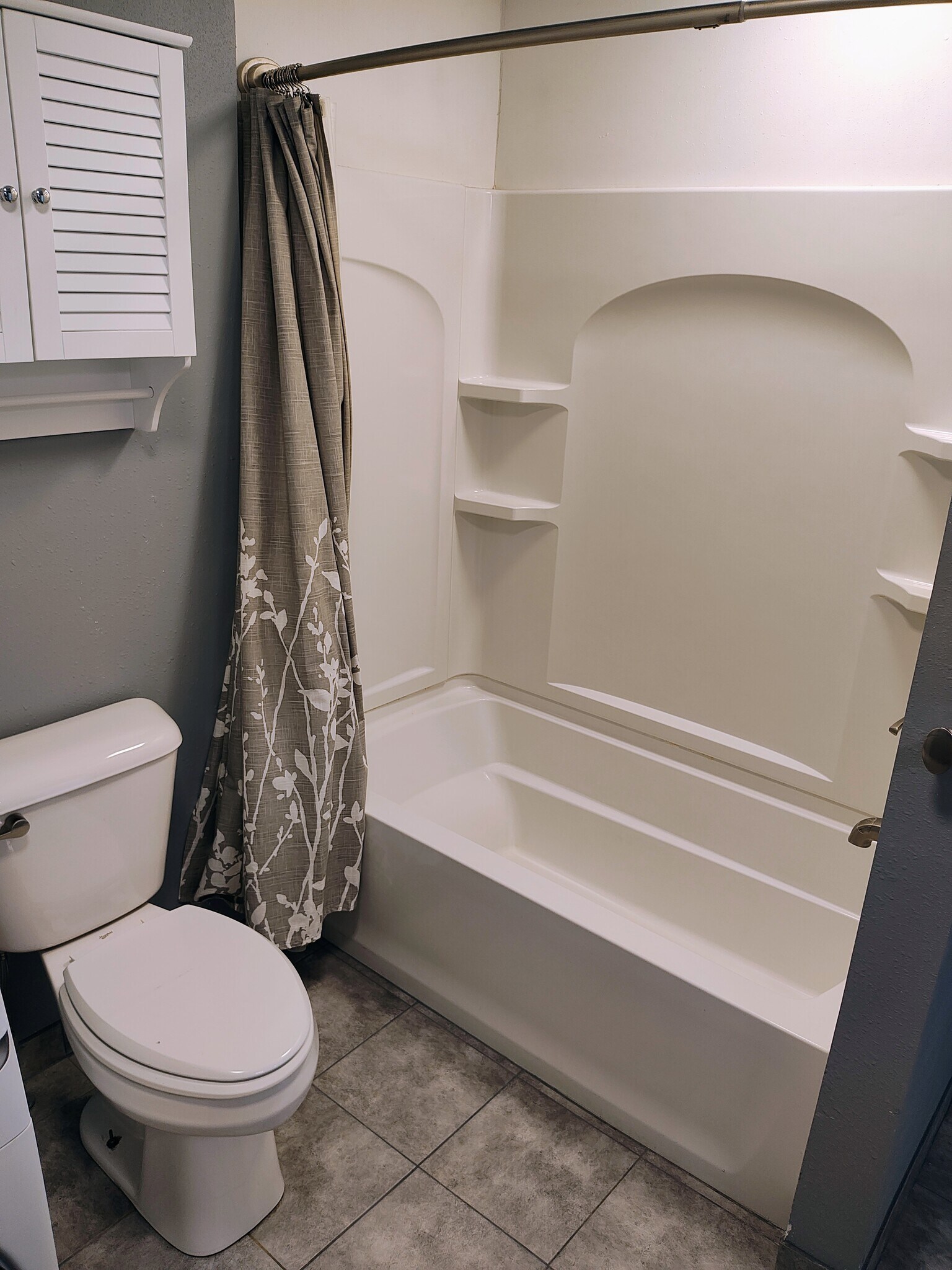 Bathroom - 615 S Main St