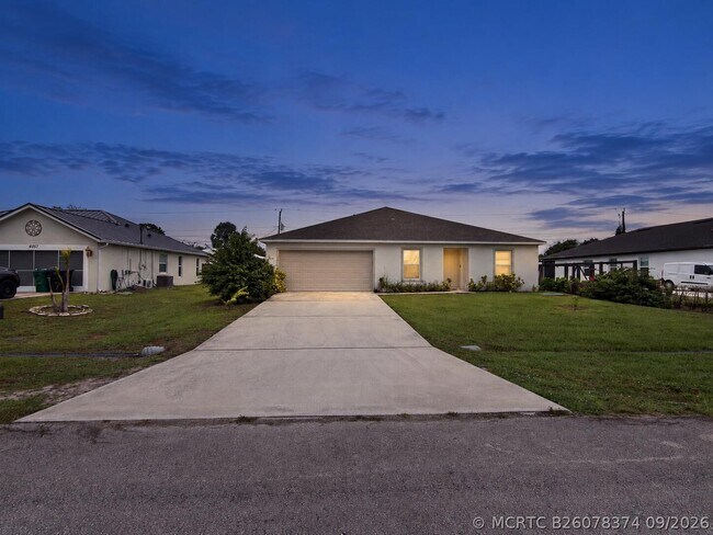 Building Photo - 4065 SW Hablow St