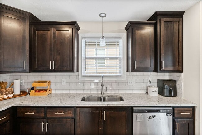 Building Photo - 1084 Barnhill Rd