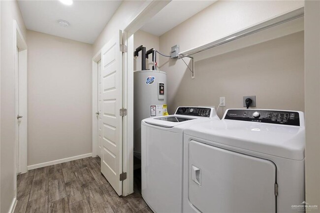 Building Photo - 3409 Sahara Dr