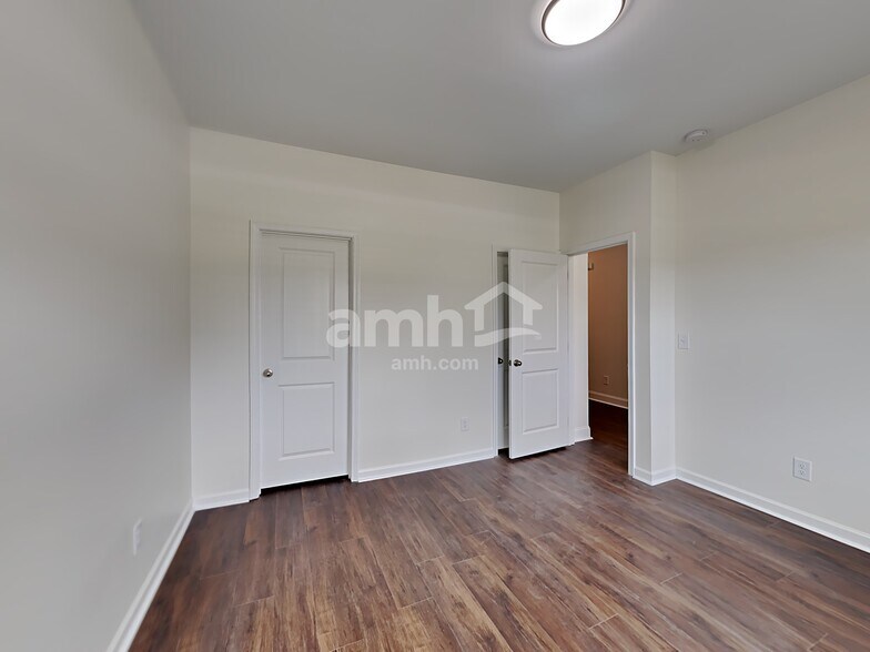 Building Photo - 146 Cottontail Ln