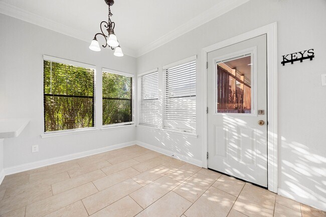 Building Photo - 15526 Cabildo Dr