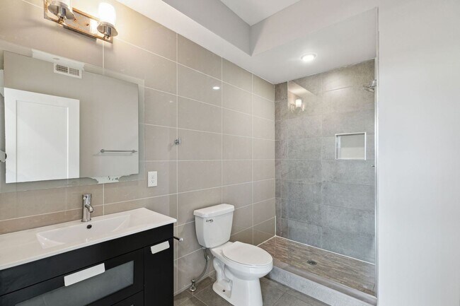 Building Photo - 1845 E Huntingdon St