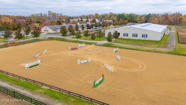 Building Photo - 52 Hill Rd