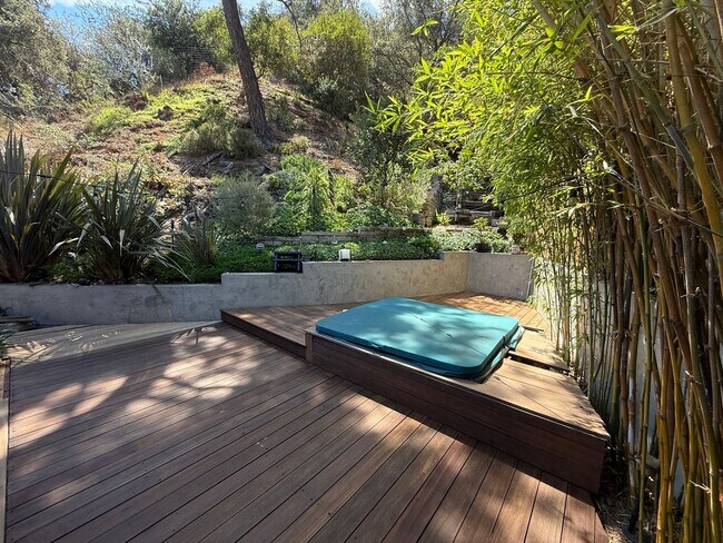 Building Photo - Mid-Century Modern 3-Bedroom Home with Pri...