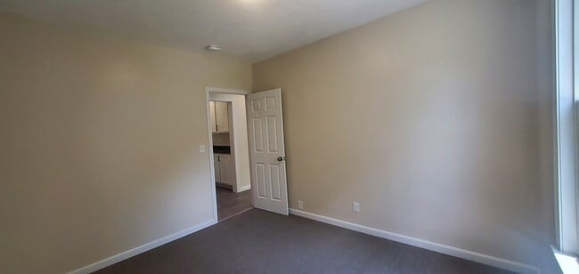 Building Photo - 86 Pinehurst Ave