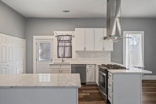 Building Photo - 2046 Courtland Pl