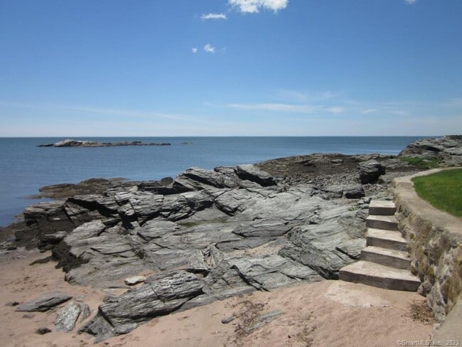 Building Photo - 181 Kings Hwy