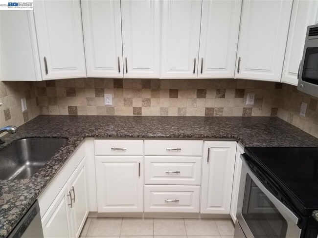 Building Photo - 26730 Tyrrell Ave