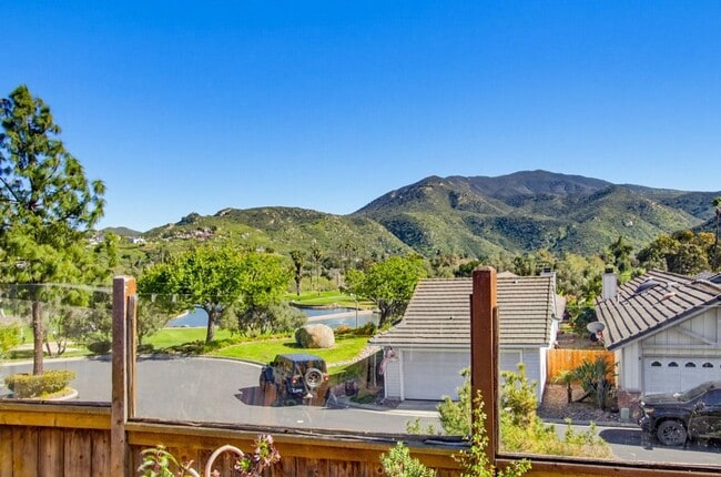 Building Photo - Beautifully Maintained 2 Bed / 2 Bath Home in Gated West Village Community