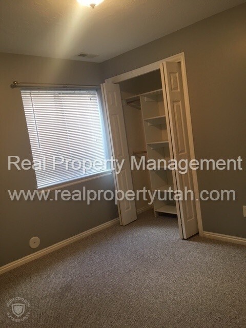 Building Photo - 5 Bedroom Home Centrally Located In Fruit ...
