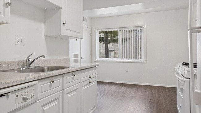 Building Photo - Oakfield Apartment Homes