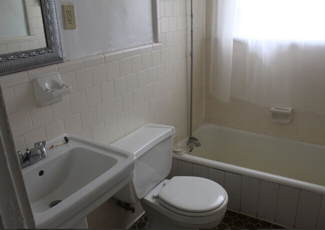 Interior Photo - Spanish Oaks Apartment