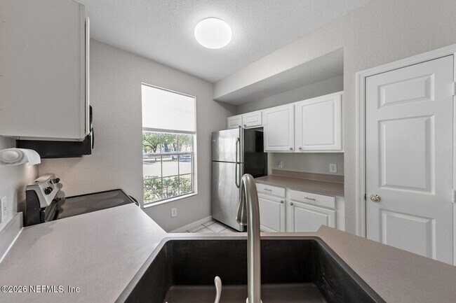 Building Photo - 13703 Richmond Park Dr N