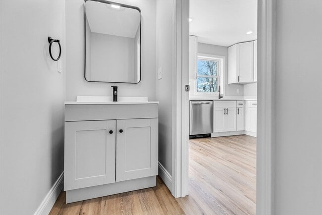 Building Photo - 213 Pine St