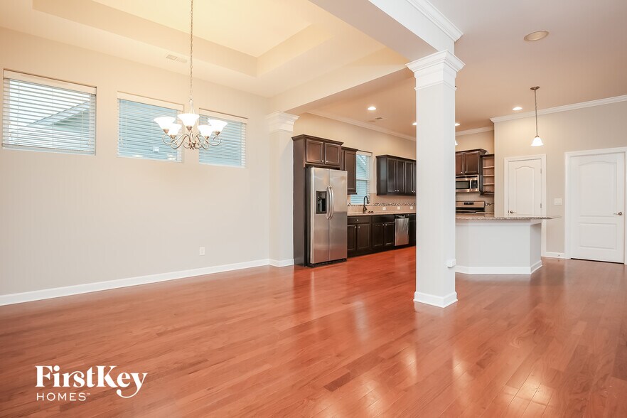 Building Photo - 215 Topsaw Ln