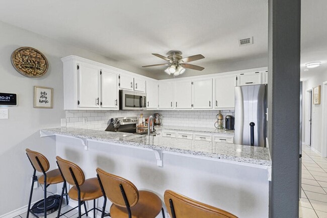 Building Photo - 5725 Ventura Ln