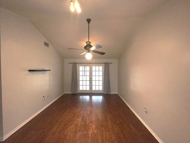 Building Photo - Siegen and Highland