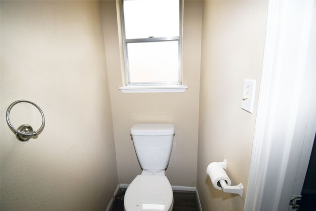 Building Photo - 1806 Cedarwood Ct