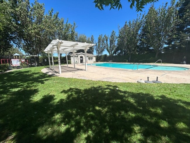 Building Photo - 2541 Carnival Dr