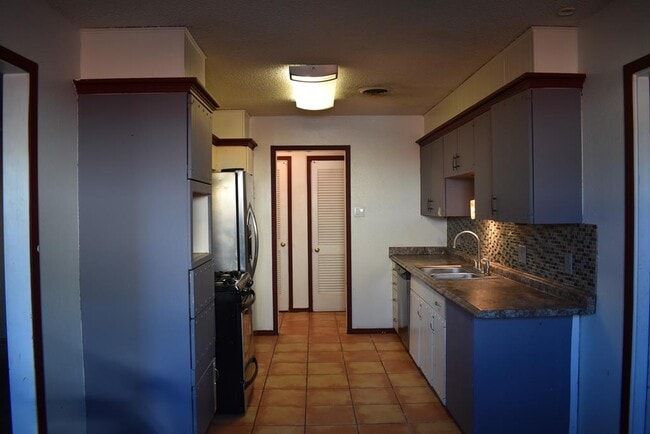 Building Photo - 2722 Verde Ave