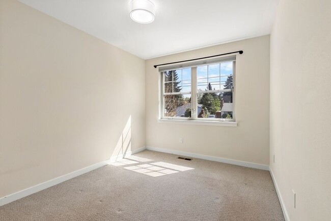 Building Photo - 25 NE Lombard St