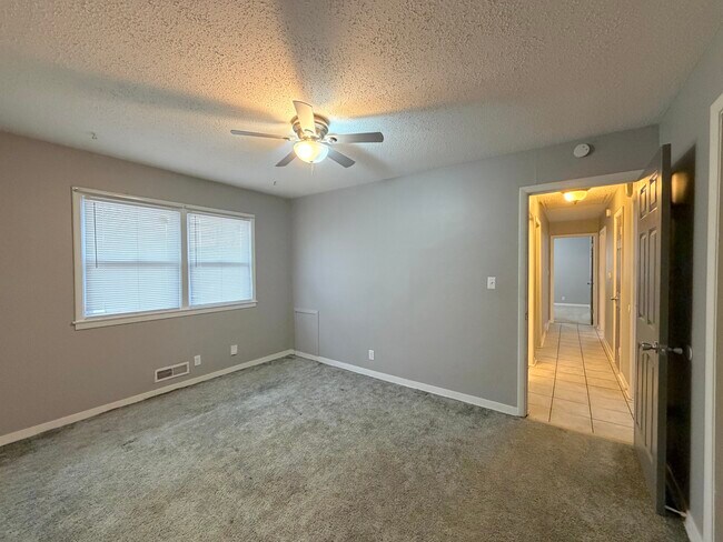 Building Photo - Westport Rd