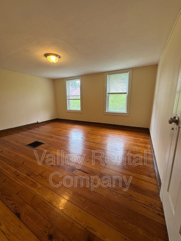 Building Photo - 46 Old Amherst Rd