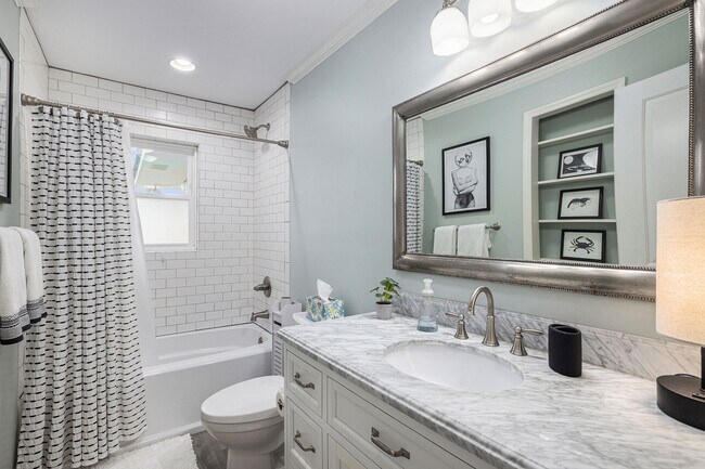 Building Photo - 826 Symmes Dr