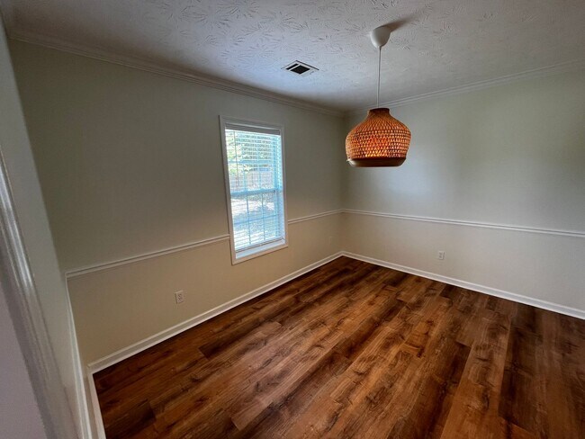 Building Photo - New On the Market!