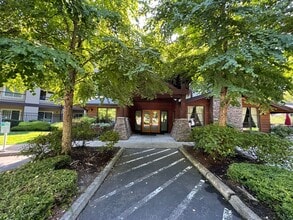 Building Photo - 2bd/1.75ba Issaquah Condo