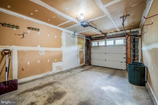 Building Photo - 8501 Blue Bird Woods Ct