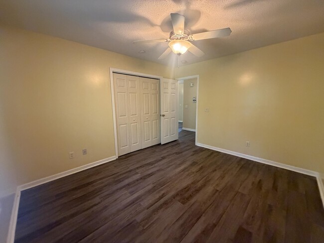 Building Photo - 30 Spanish Moss Cir