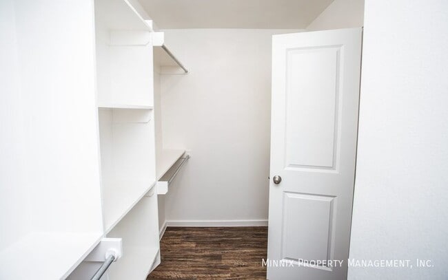 Building Photo - 1916 Langford Ave