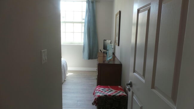 Building Photo - 610 Clematis St