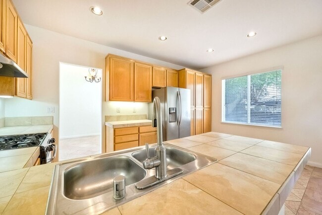 Building Photo - Recently Renovated 2-story home!