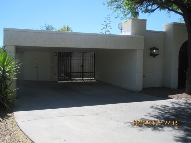 Building Photo - Lazy Creek Townhomes.