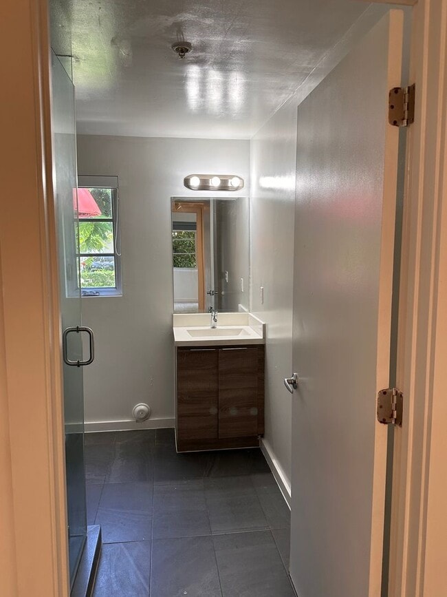 Building Photo - BRAND NEW 1BD APT IN THE HEART OF ART DECO