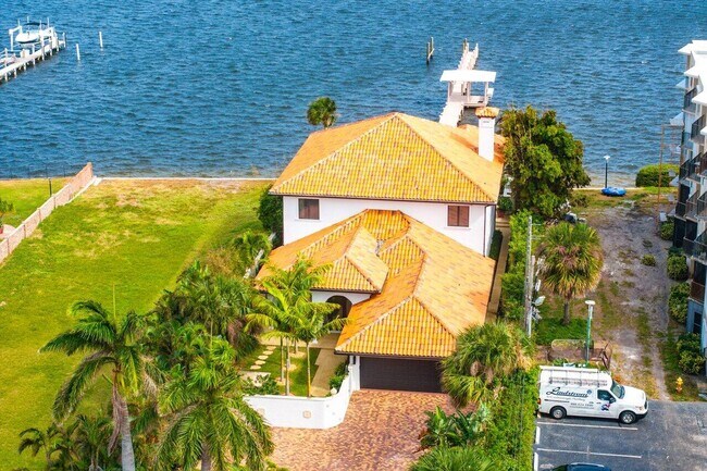 Building Photo - 1 1st Ave S