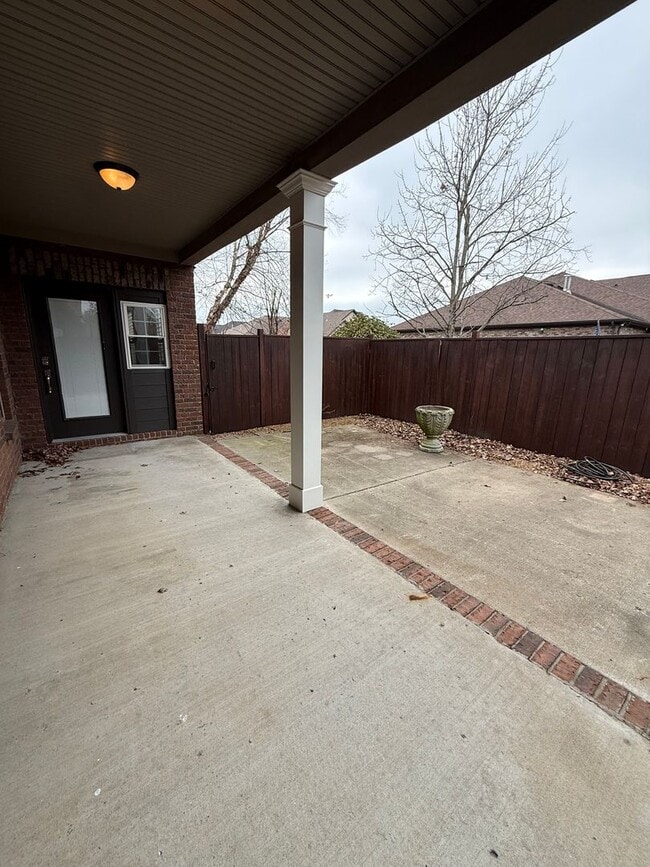 Building Photo - MOVE IN SPECIAL: 1/2 OFF FIRST FULL MONTHS RENT WITH A 12 MONTH LEASE!! 3BR/3BA in Prime Gallatin...