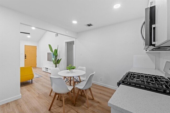 Building Photo - 10601 Macmora Rd