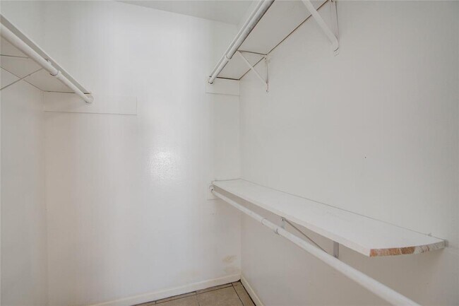 Building Photo - 25534 Pepper Ridge Ln