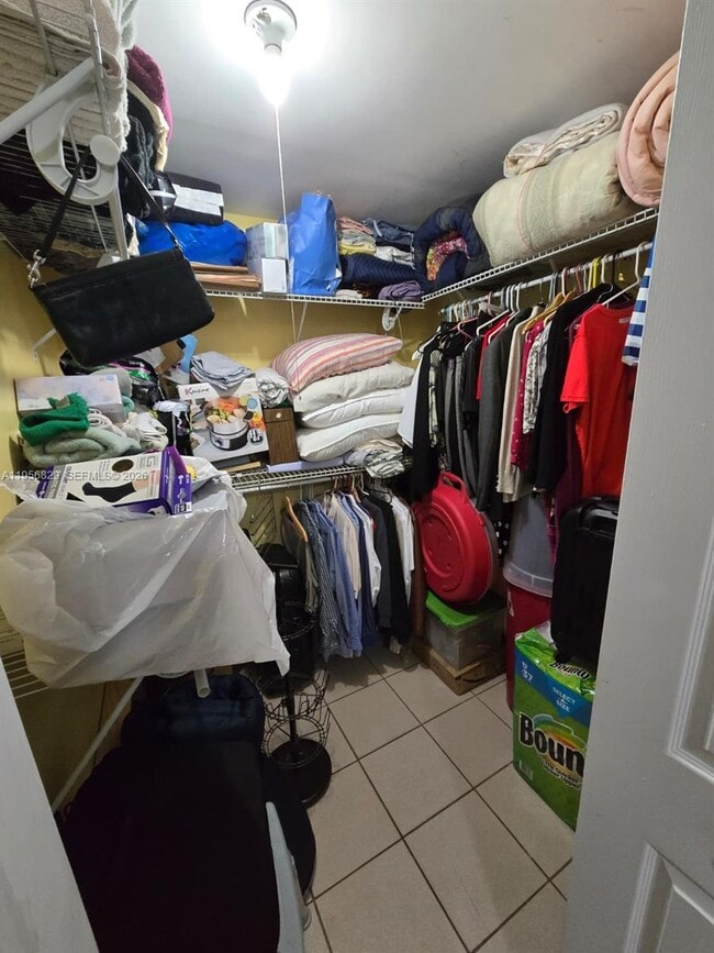 Building Photo - 3083 SW 17th St