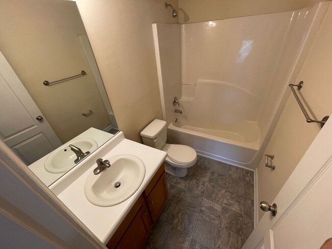 Building Photo - BRIDGEWATER HOME! PRE-LEASING FOR AUGUST 2...
