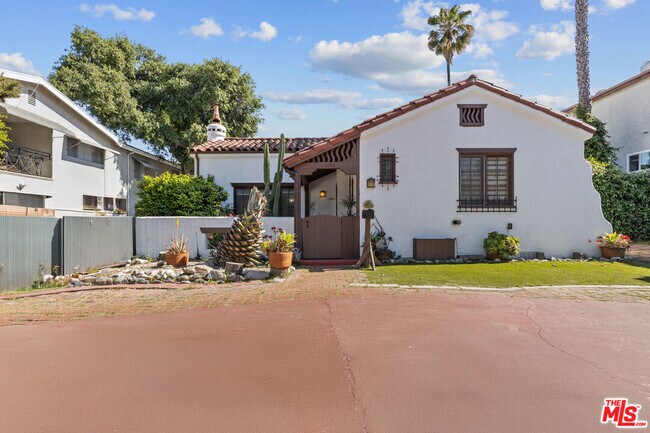 Primary Photo - 11146 Huston St