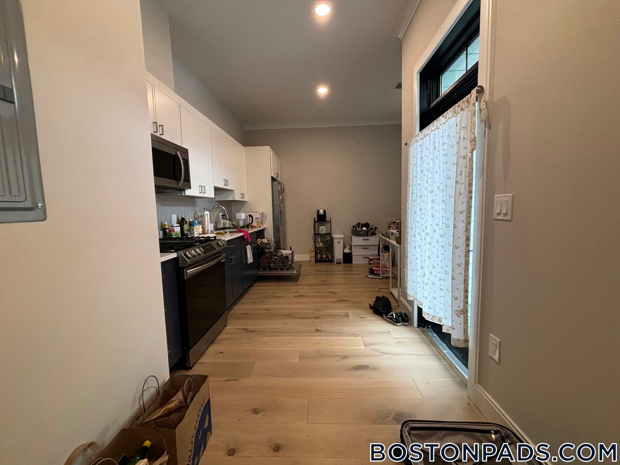 Building Photo - 157 Everett St