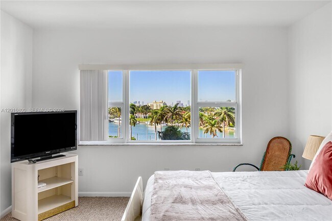 Building Photo - 4925 Collins Ave