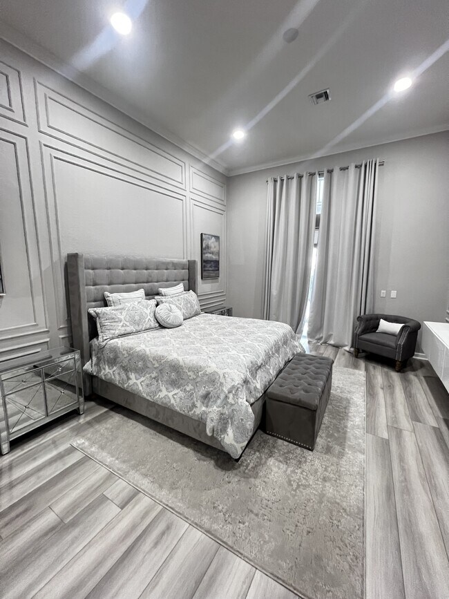 Building Photo - 14120 Reflection Lakes Dr