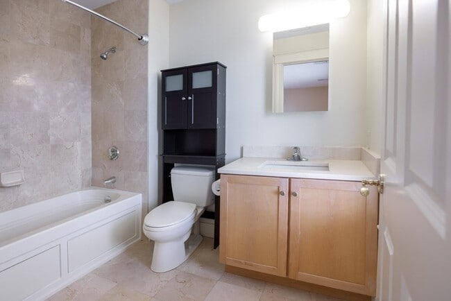 Building Photo - 868 Highland Ave